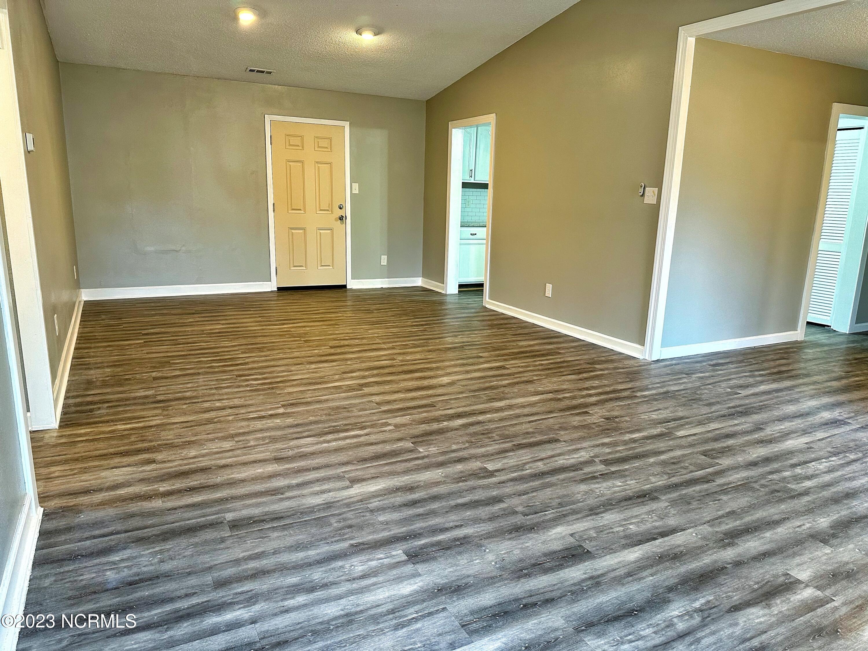 101 Shipman Road Havelock, NC 28532 - Photo 10 of 31 Livrm (2)