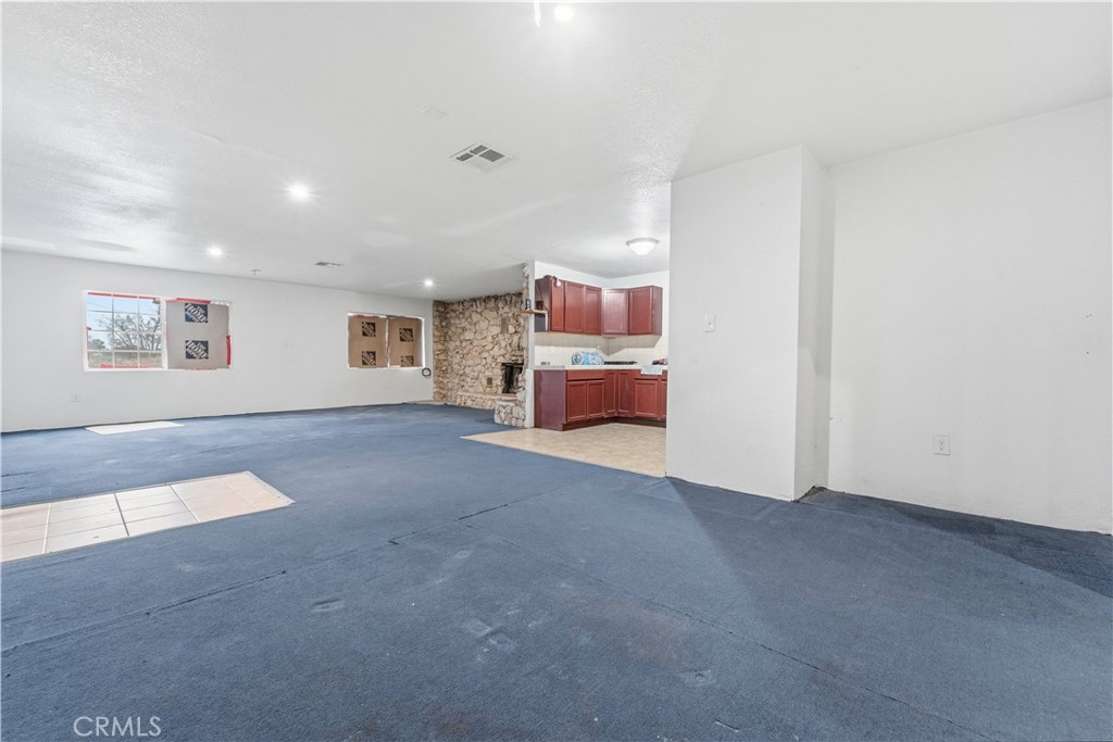 32900 Dune Road Newberry Springs, CA 92365 - Photo 14 of 40 a view of livingroom with furniture
