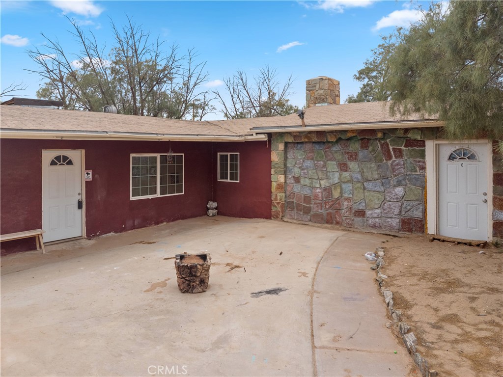 32900 Dune Road Newberry Springs, CA 92365 - Photo 7 of 40 a view of outdoor space yard and garage