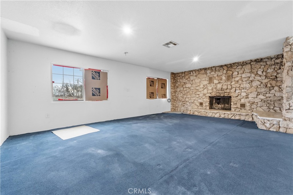 32900 Dune Road Newberry Springs, CA 92365 - Photo 8 of 40 an empty room with windows and fireplace