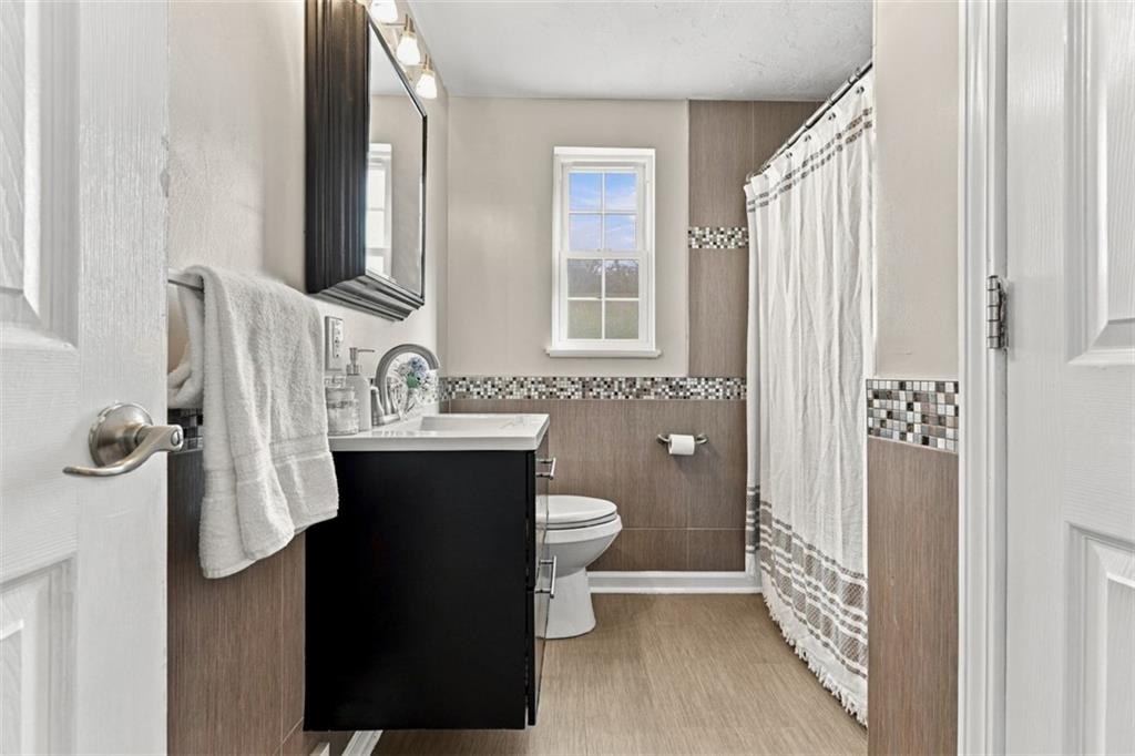 229 Orchard Spring Road Pittsburgh, PA 15220 - Photo 12 of 27 Gallery Image 12