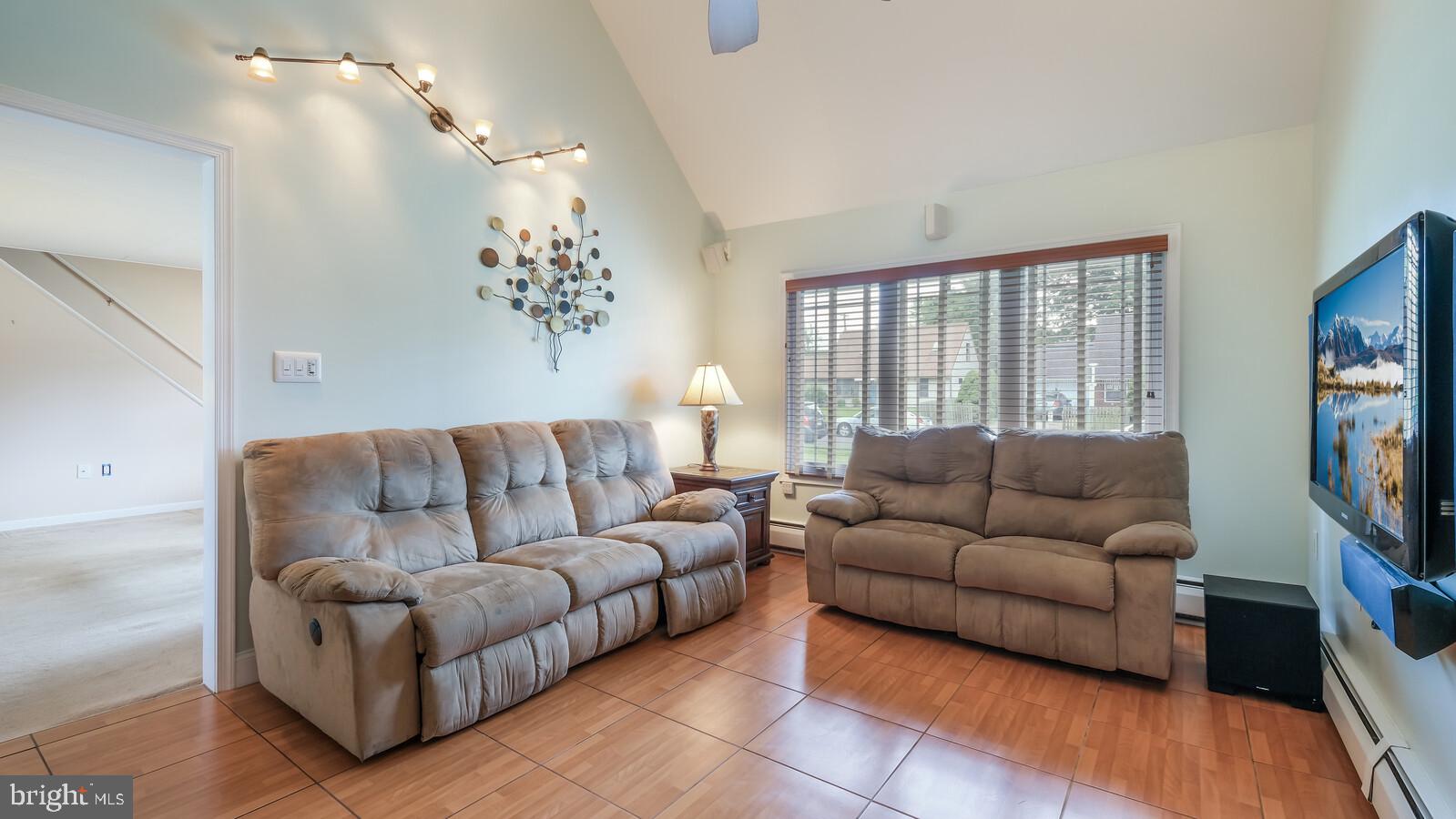 46 Middle Road Levittown, PA 19056 - Photo 11 of 24 Family Room