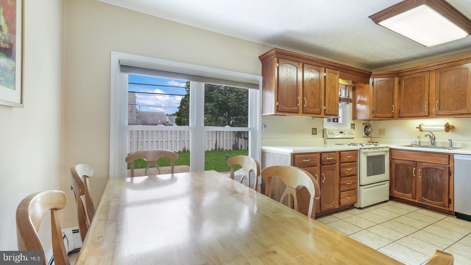 46 Middle Road Levittown, PA 19056 - Photo 7 of 24 Dining Area