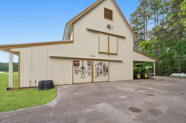 $3,800,000 | 43 Pool Road, Richards, TX 77873