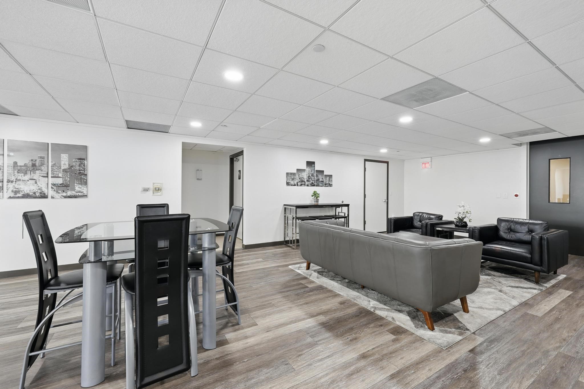 2016 Main Street, Unit 1502 Houston, TX 77002 - Photo 13 of 20 a living room with furniture a wooden floor and a dining table