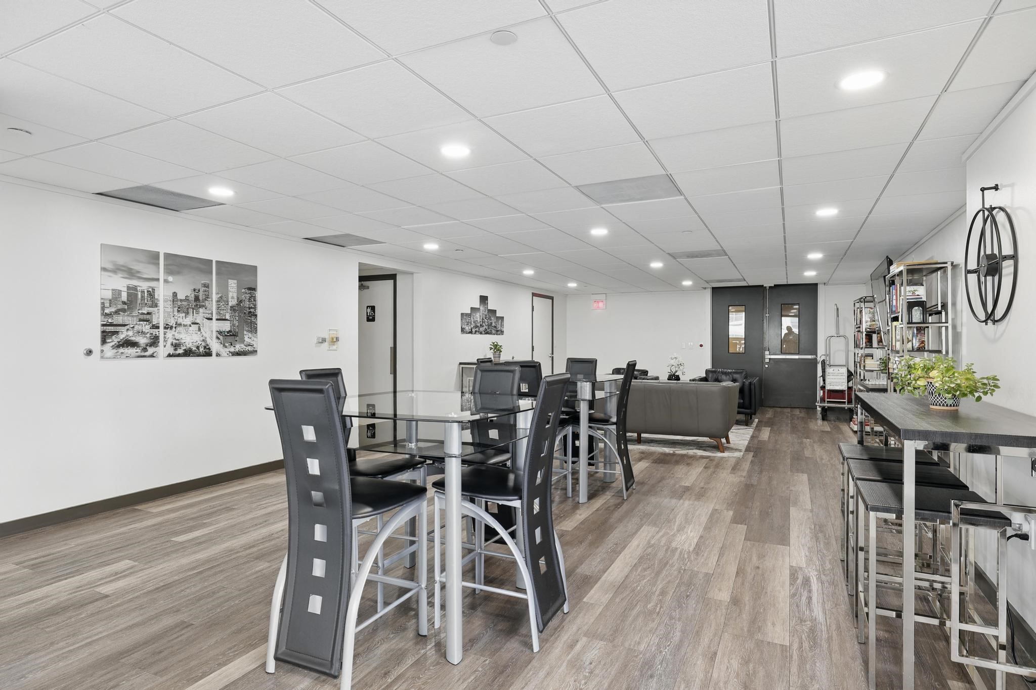 2016 Main Street, Unit 1502 Houston, TX 77002 - Photo 14 of 20 a view of a dining area with furniture window and wooden floor