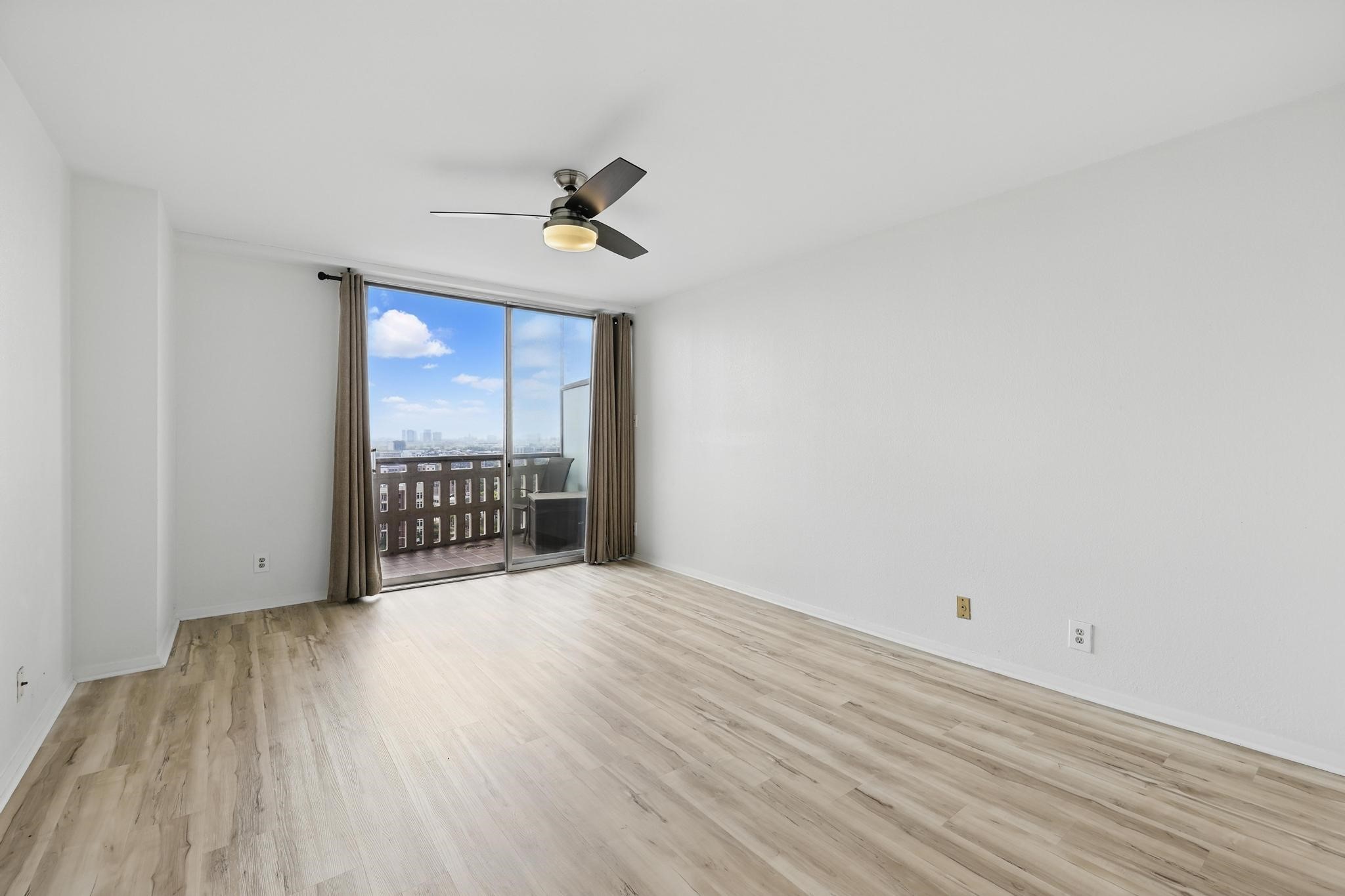 2016 Main Street, Unit 1502 Houston, TX 77002 - Photo 5 of 20 a view of an empty room and a window
