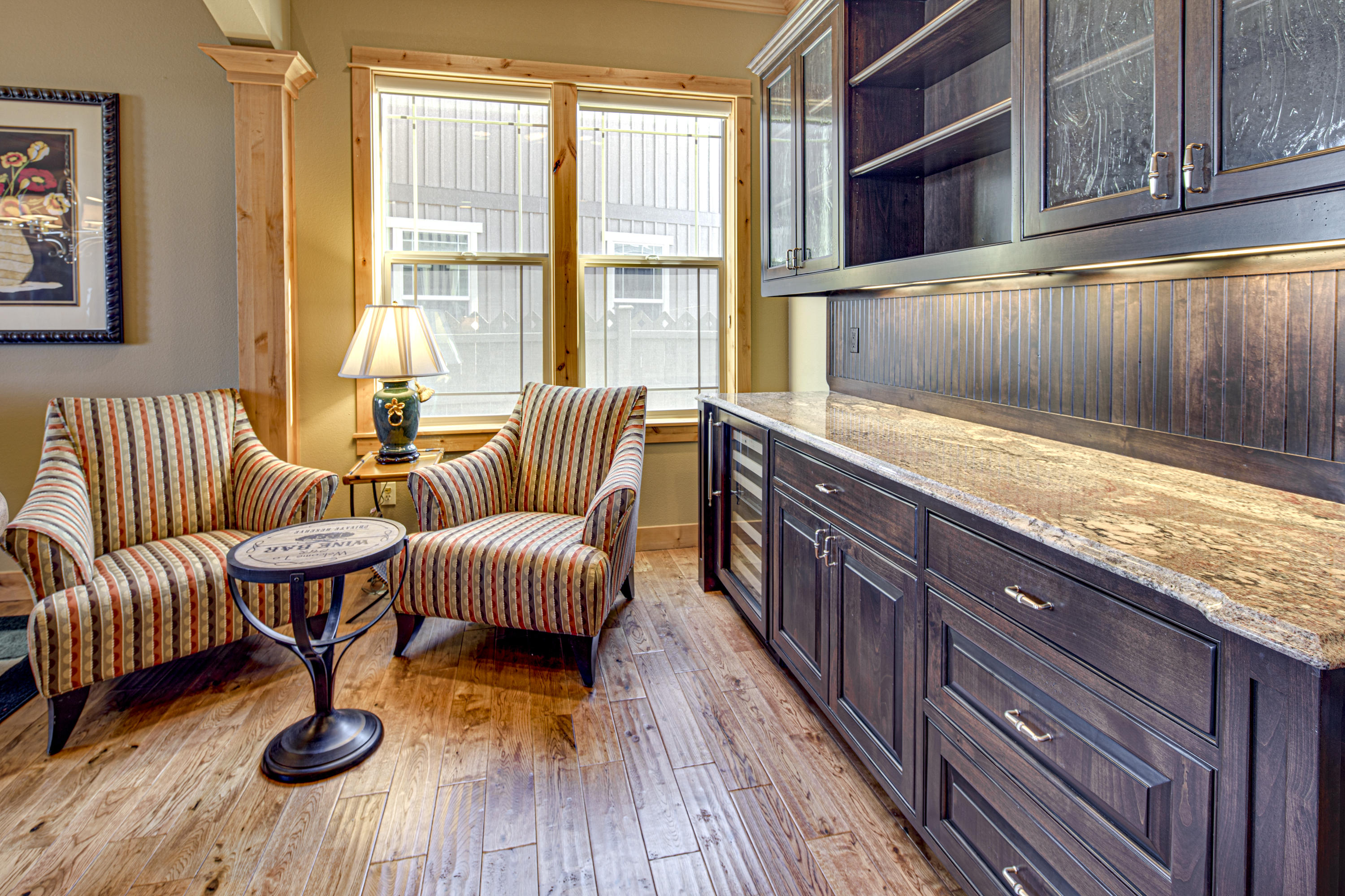 933 Southwest Vantage Point Way Bend, OR 97702 - Photo 8 of 36 Built-in Dry Bar
