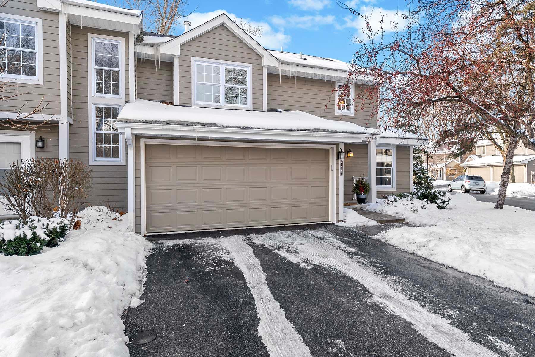 5228 Silver Maple Circle Hopkins, MN 55343 - Photo 3 of 38