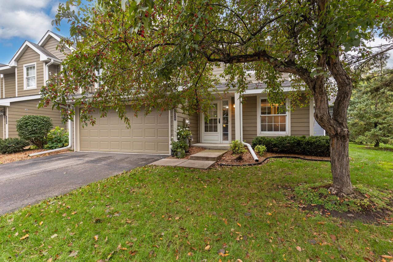 5228 Silver Maple Circle Hopkins, MN 55343 - Photo 5 of 38