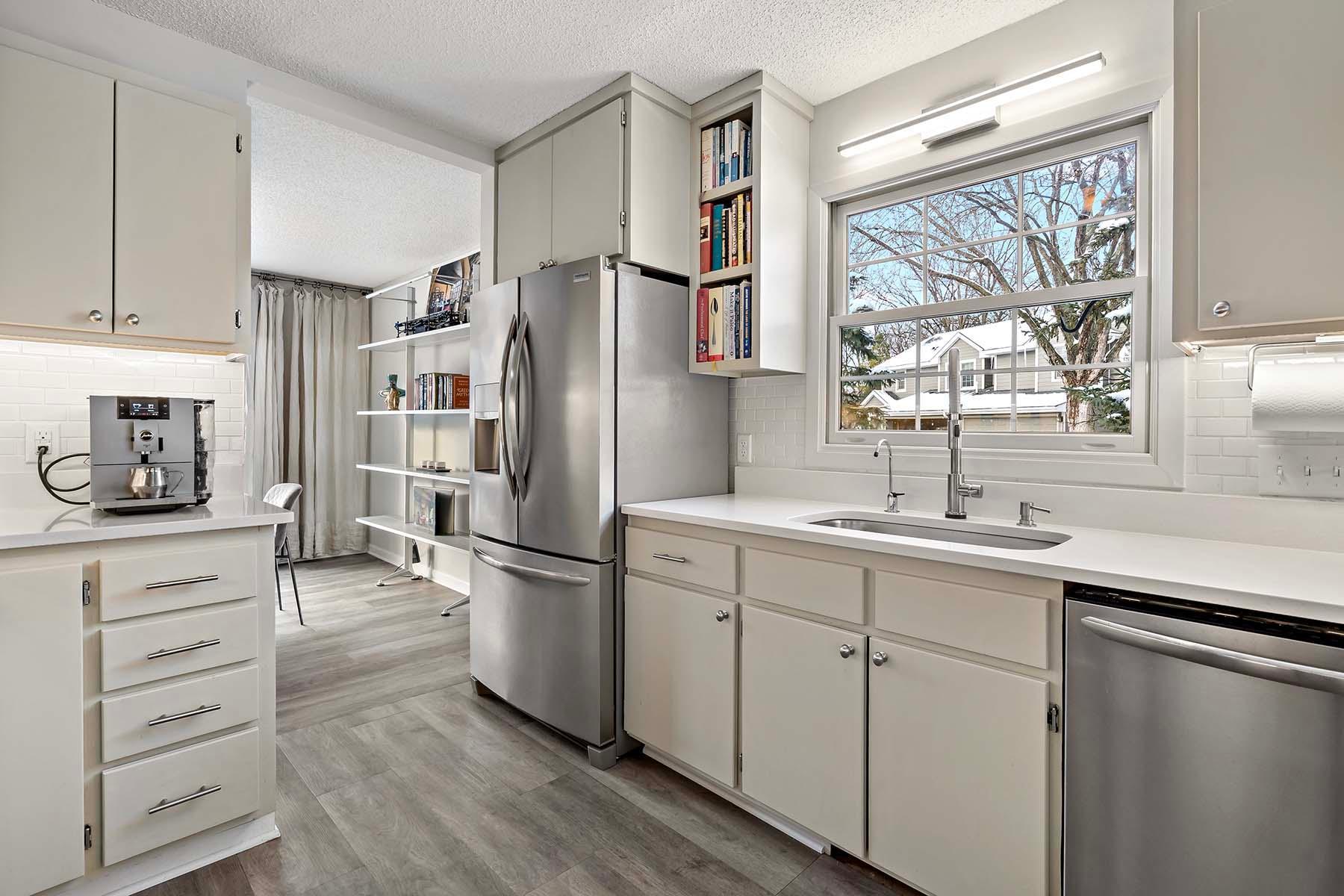 5228 Silver Maple Circle Hopkins, MN 55343 - Photo 8 of 38