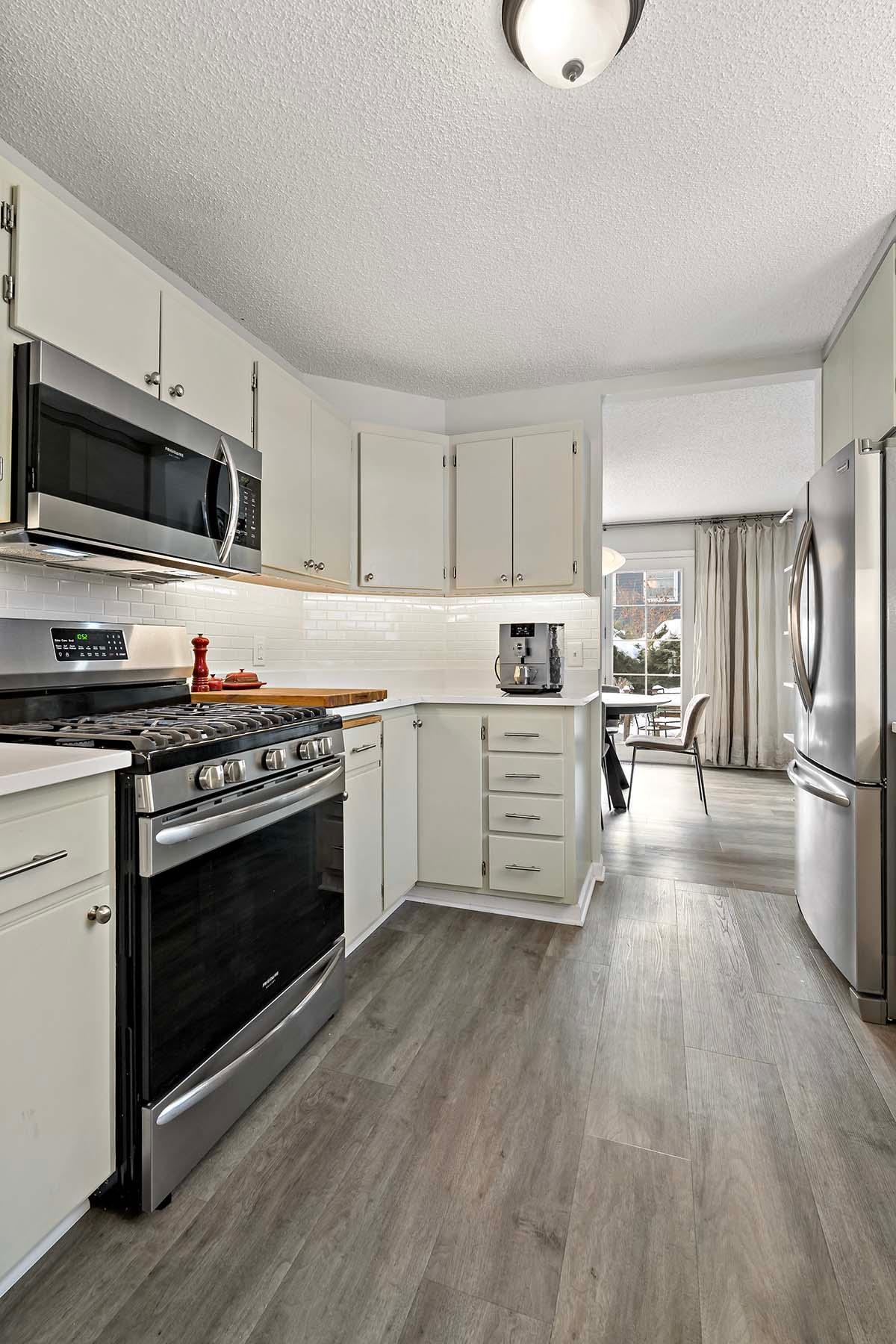 5228 Silver Maple Circle Hopkins, MN 55343 - Photo 10 of 38