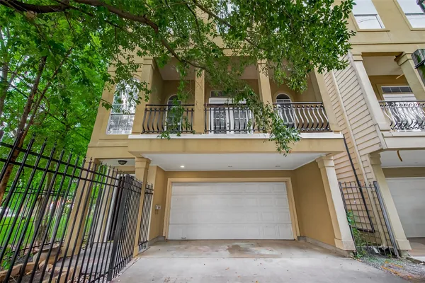 $3,200 | 1015 Stanford Street, Houston, TX 77019