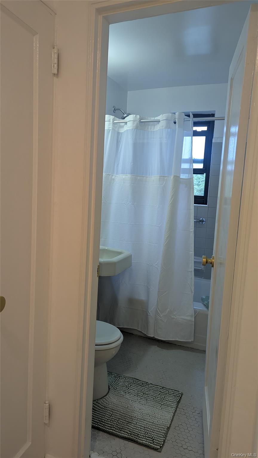4 West Mill Drive, Unit 2F Great Neck, NY 11021 - Photo 9 of 10