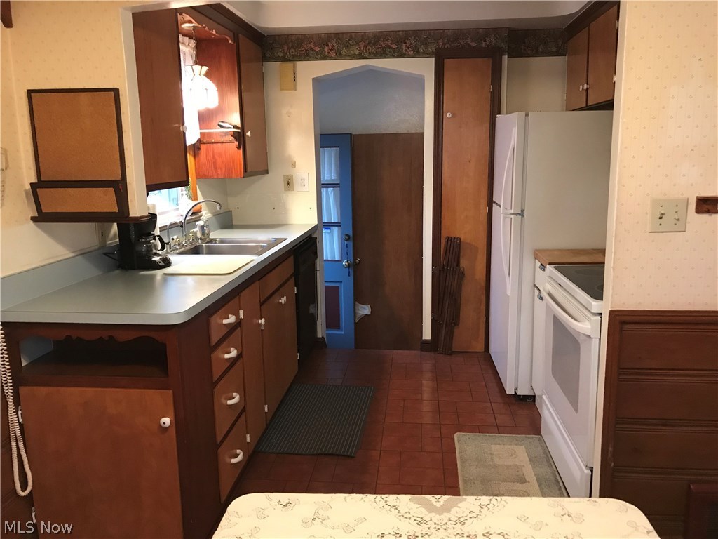 1640 Harwich Road Cleveland, OH 44124 - Photo 8 of 30