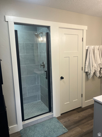 558 North N Cres Road Roosevelt, UT 84066 - Photo 23 of 31 Enclosed shower with gray subway tile walls and coordinating tile floor