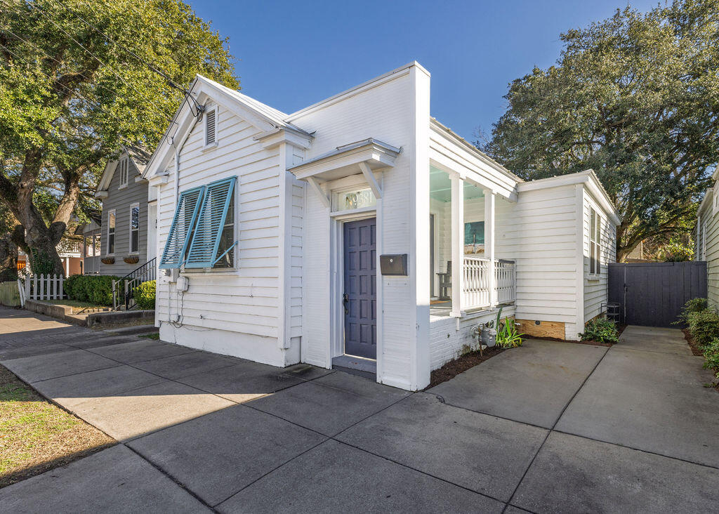 381 Sumter Street Charleston, SC 29403 - Photo 4 of 29 413A3073-Edit