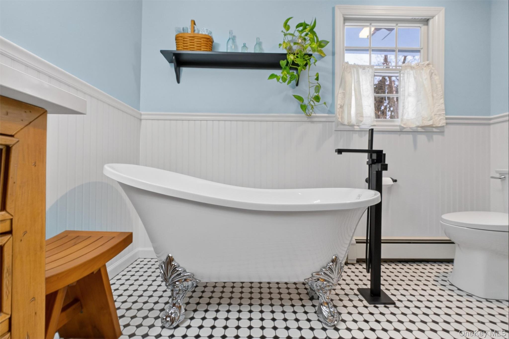 22 Hatfield Road Mahopac, NY 10541 - Photo 26 of 46 Awesome claw foot tub.