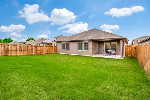 a view of a house with a backyard