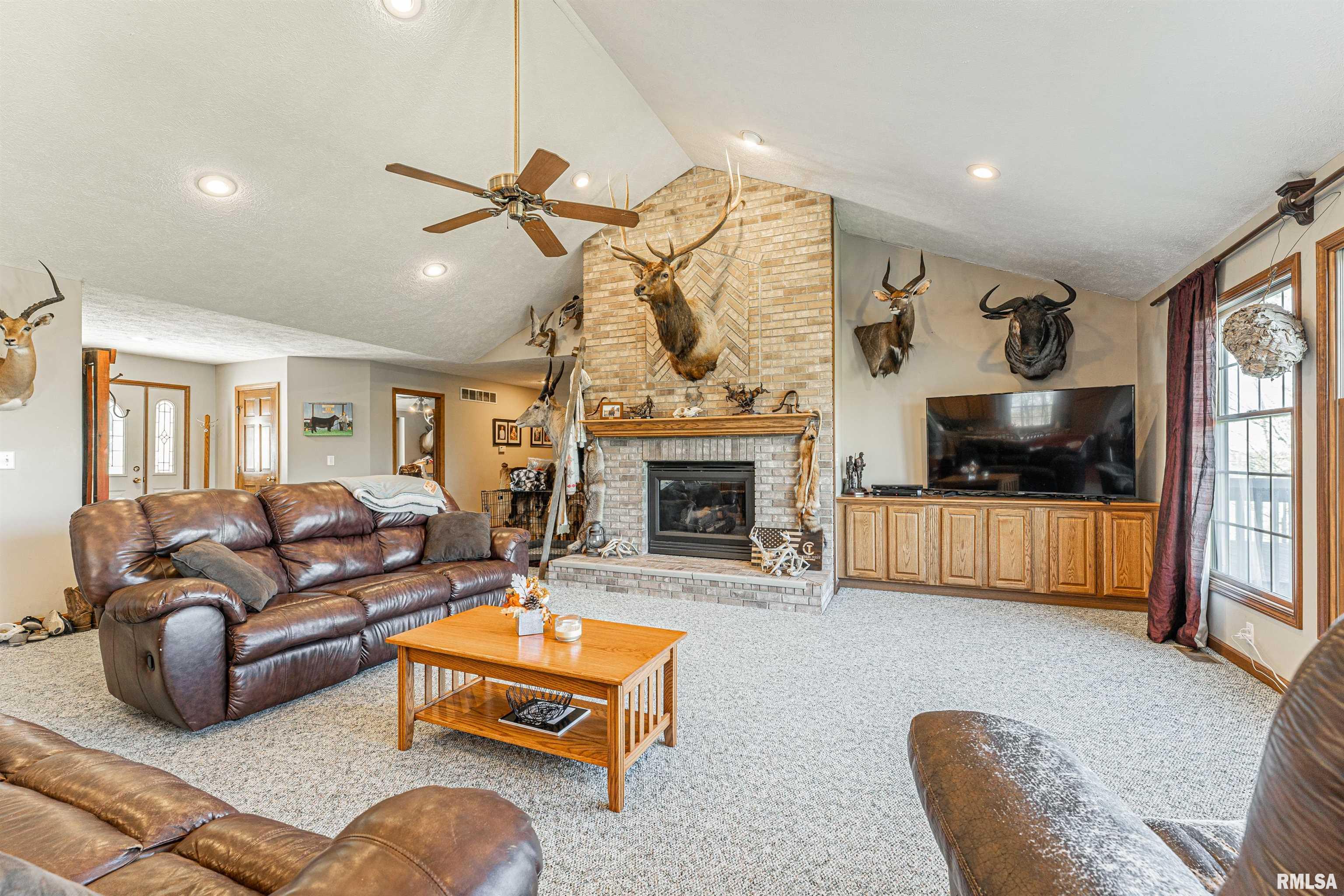 29476 Center Road Armington, IL 61721 - Photo 11 of 41