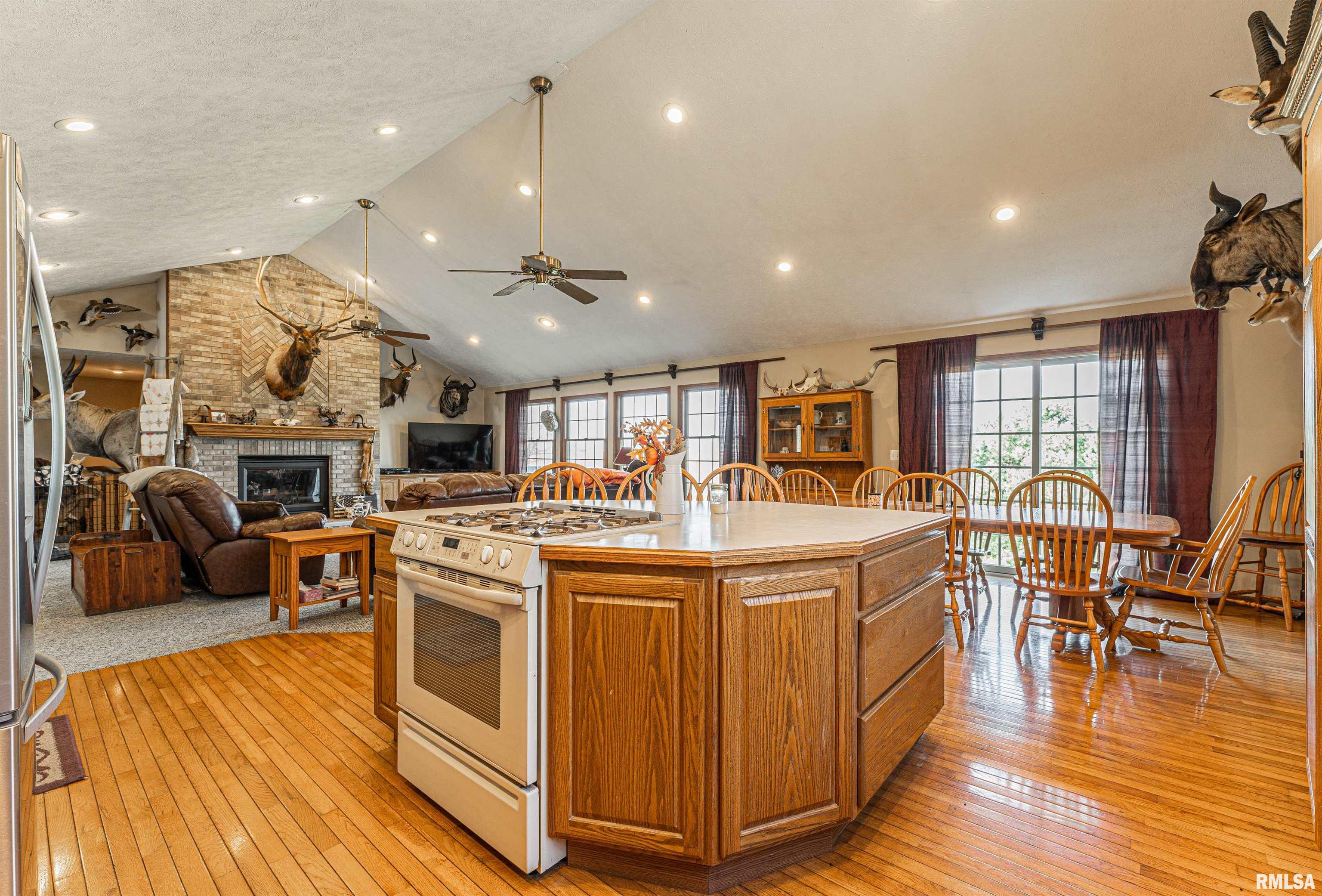 29476 Center Road Armington, IL 61721 - Photo 18 of 41