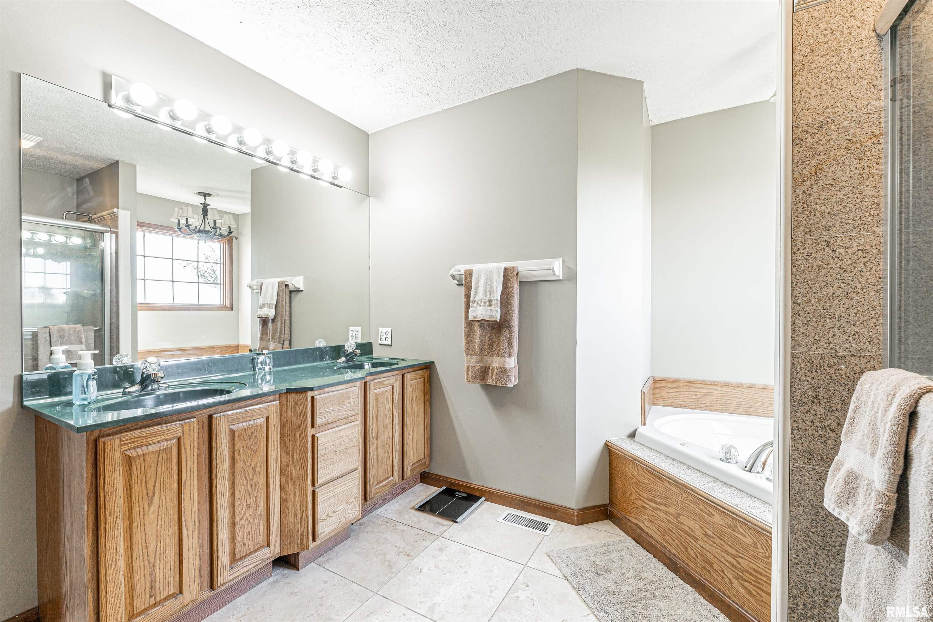 29476 Center Road Armington, IL 61721 - Photo 22 of 41