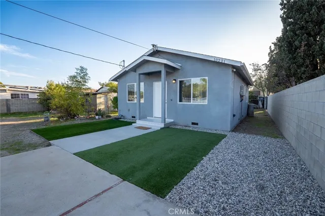 a view of outdoor space yard and garage