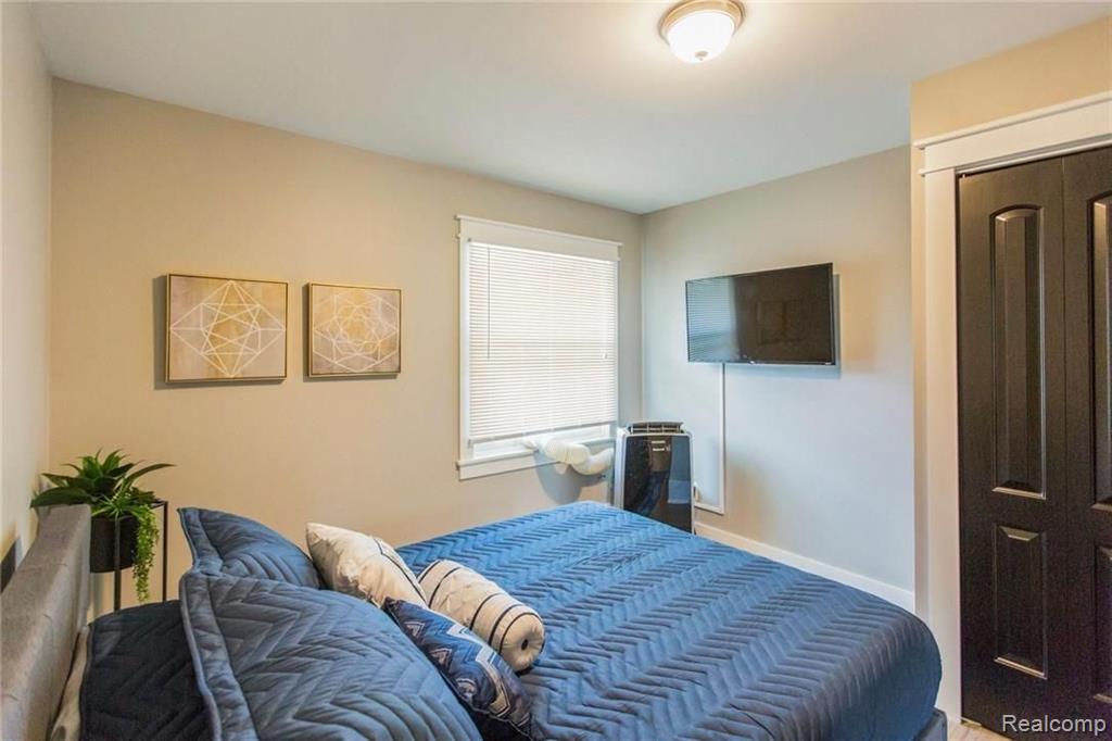 4413 Crooks Road Royal Oak, MI 48073 - Photo 11 of 20