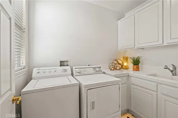 $1,599,000 | 27053 Island Road, Valencia, CA 91355