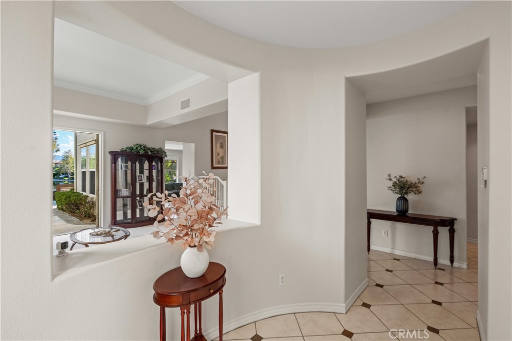 27053 Island Road Valencia, CA 91355 - Photo 5 of 57 Formal Entry