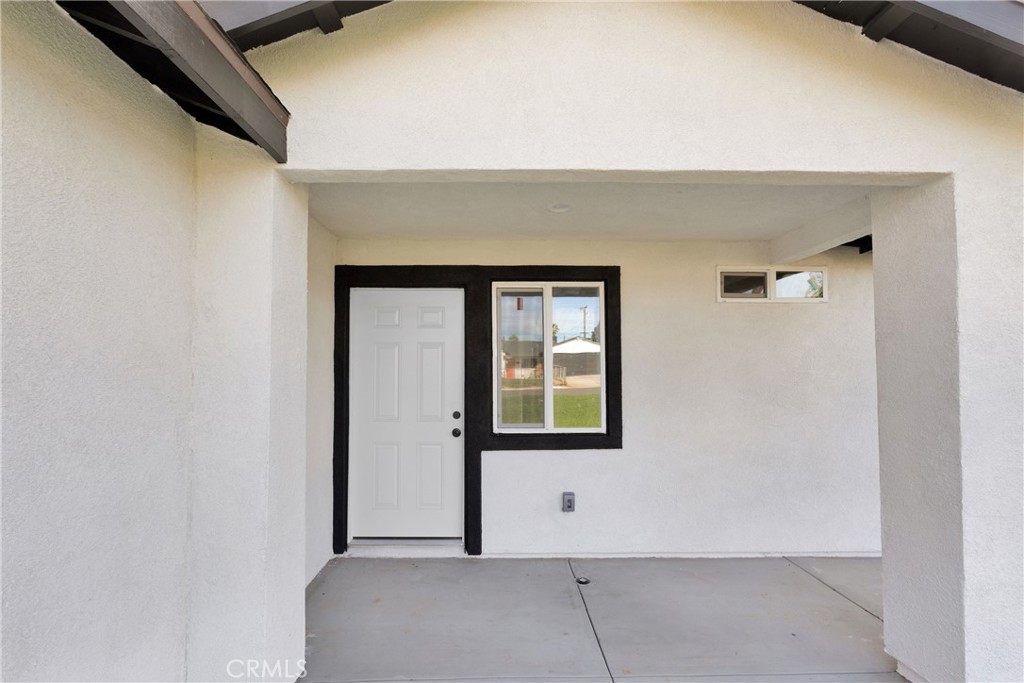3308 Cannes Avenue Riverside, CA 92501 - Photo 4 of 38 a view of an empty room