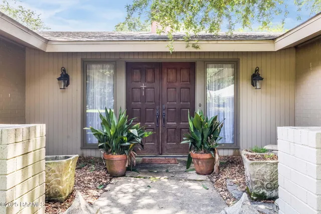 $245,000 | 504 Demoncherveaux Ville, Ville Platte, LA 70586