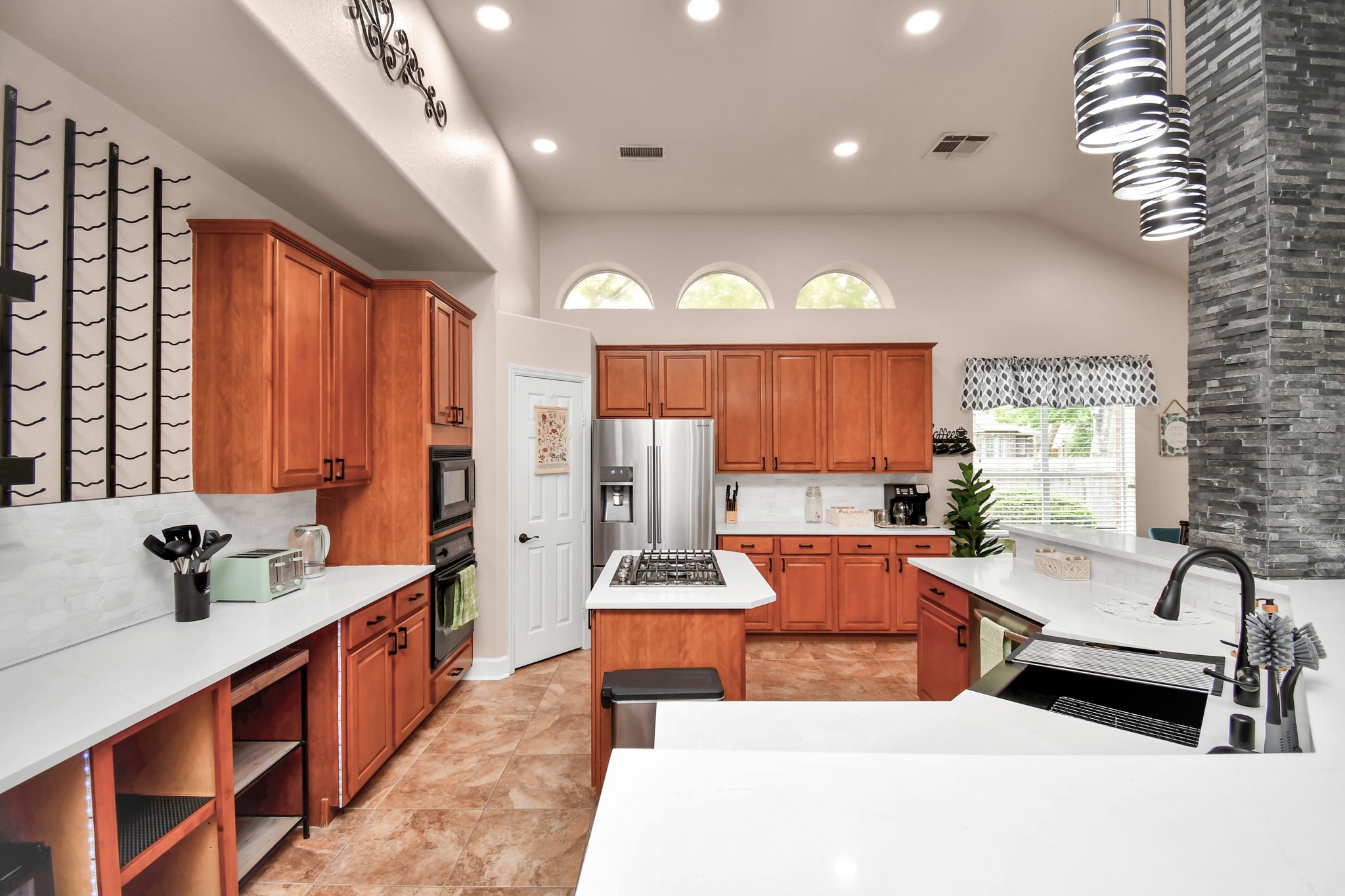 7 New Dawn Place Conroe, TX 77385 - Photo 6 of 48