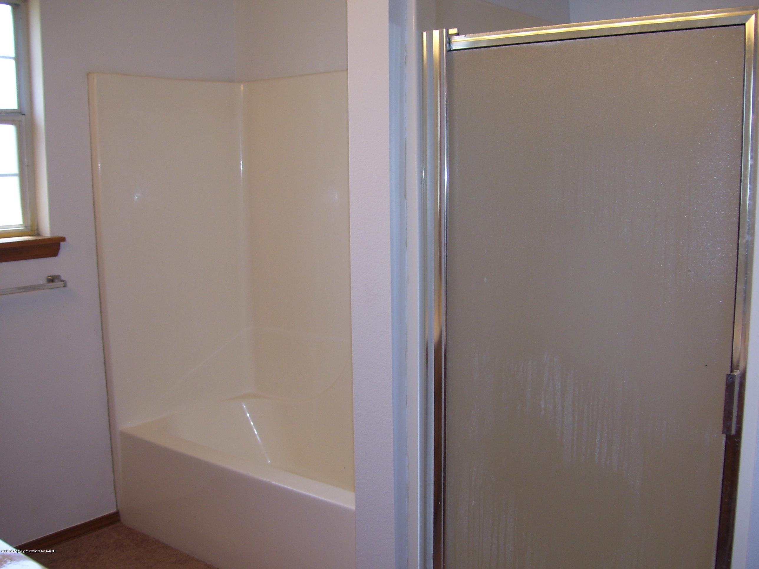 1164 Sterling Drive Amarillo, TX 79110 - Photo 14 of 24 a bathroom with a bathtub