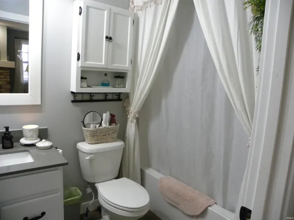 $489,900 | 3401 Mitten Road, Bowling Green, IN 47833