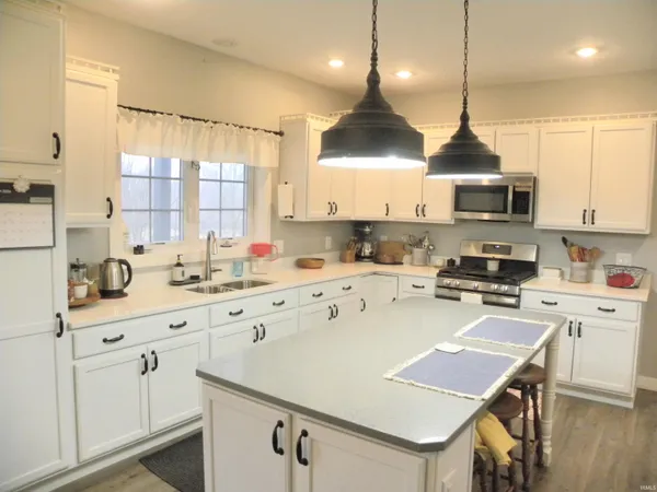 $489,900 | 3401 Mitten Road, Bowling Green, IN 47833