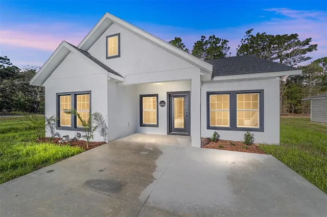 a view of a house with backyard and garden