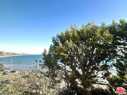 $7,500 | 17366 Sunset Boulevard, Unit 105, Pacific Palisades, CA 90272