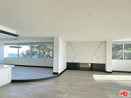 $7,500 | 17366 Sunset Boulevard, Unit 105, Pacific Palisades, CA 90272