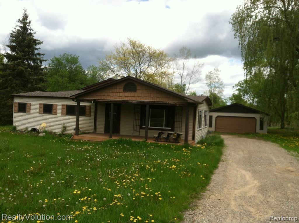 73 South Maple Leaf Road Lapeer, MI 48446 - Photo 1 of 14 IMG_1917.jpg