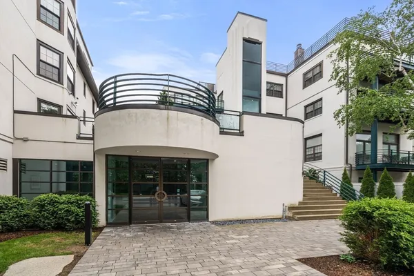 $1,099,000 | 227 Summit Avenue, Unit W205, Brookline, MA 02446