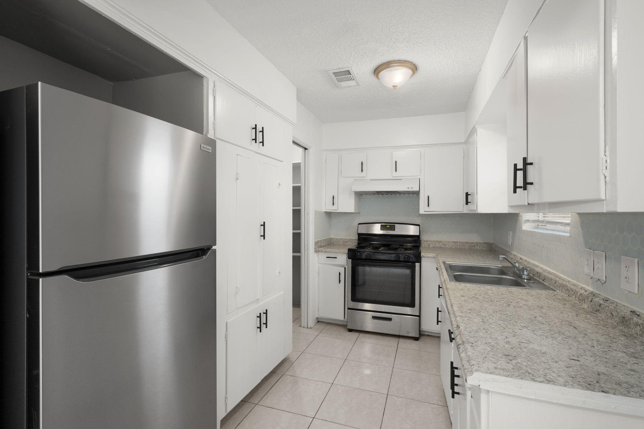 4426 Brookfield Drive Houston, TX 77045 - Photo 12 of 25