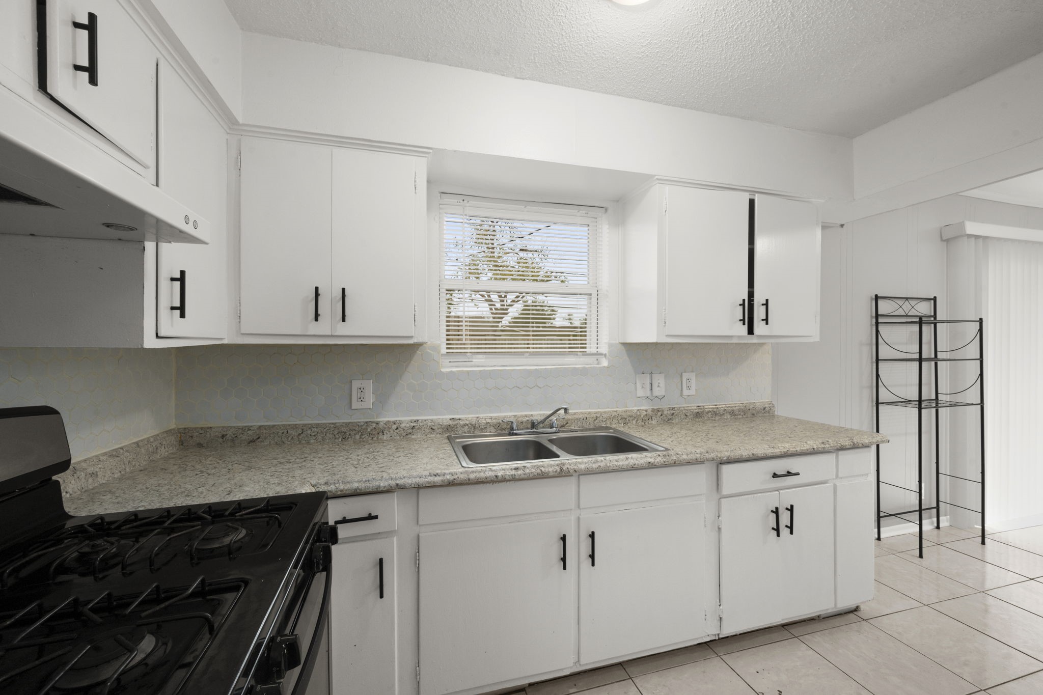 4426 Brookfield Drive Houston, TX 77045 - Photo 13 of 25