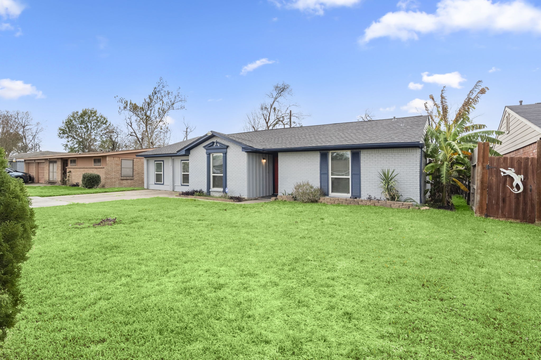 4426 Brookfield Drive Houston, TX 77045 - Photo 2 of 25