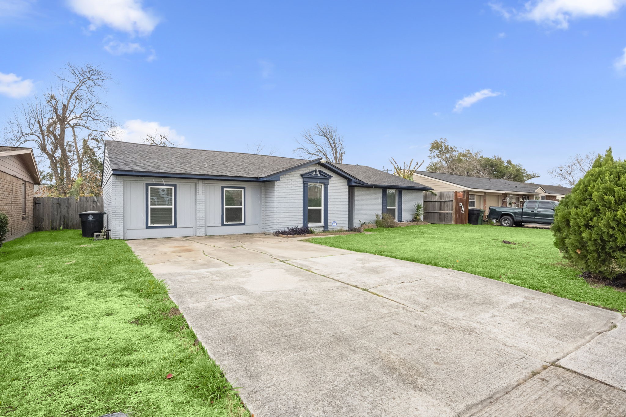 4426 Brookfield Drive Houston, TX 77045 - Photo 3 of 25