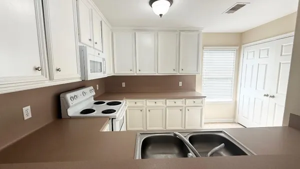 $165,000 | 175 Binnacle Court, Unit B, Willis, TX 77318