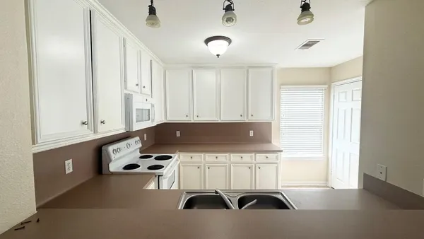 $165,000 | 175 Binnacle Court, Unit B, Willis, TX 77318