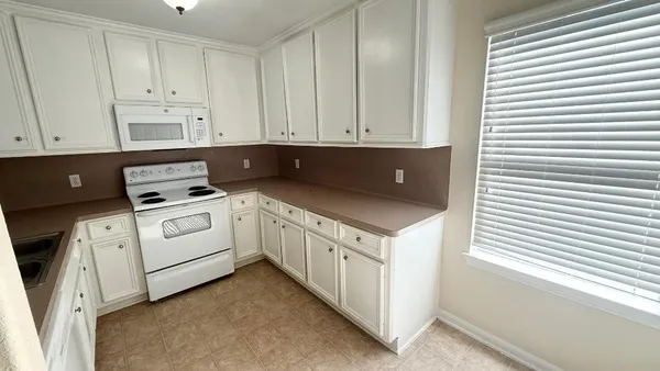 $165,000 | 175 Binnacle Court, Unit B, Willis, TX 77318