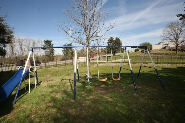 $165,000 | 175 Binnacle Court, Unit B, Willis, TX 77318