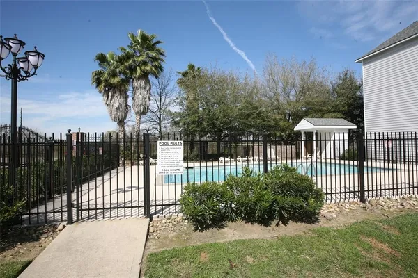 $165,000 | 175 Binnacle Court, Unit B, Willis, TX 77318